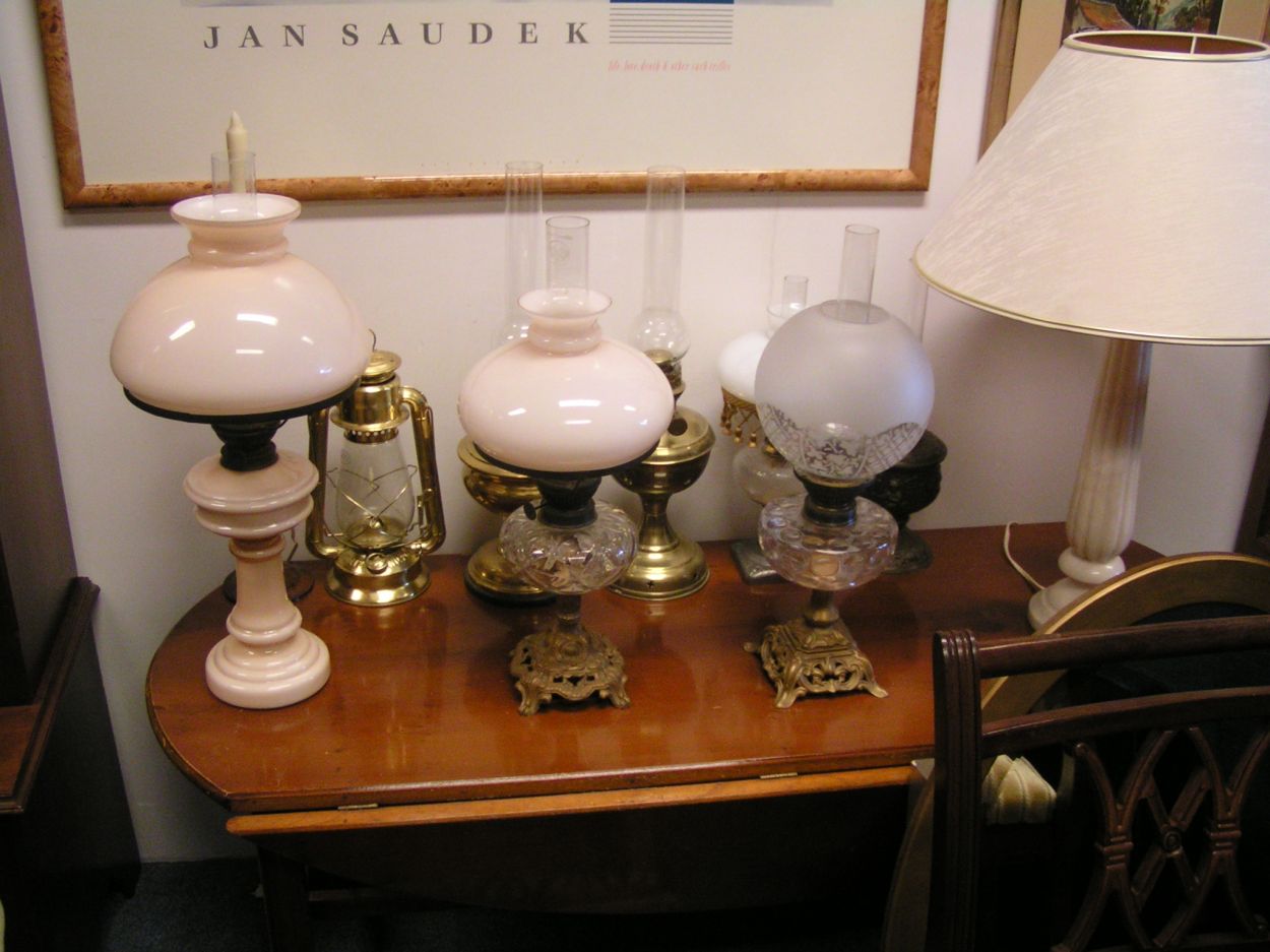 artikelnr. 0160078 Olielampen antiek : Bieden
in zeer goede staat, goed werkend. Puntgaaf.

diverse exemplaren op voorraad, naar keuze.
Keywords: olielampen antiek