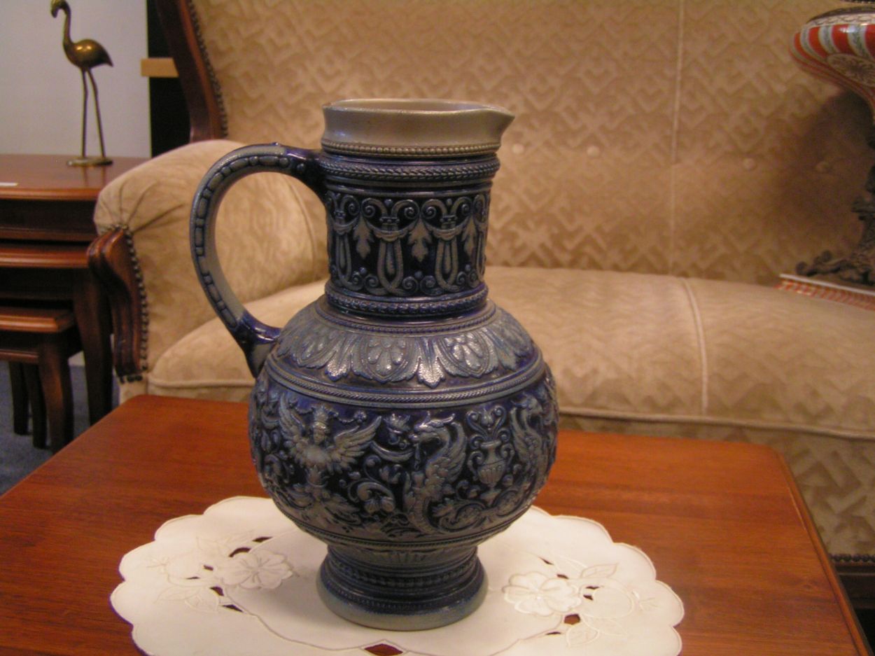 artikelnr. 00706b Blauwe duitse Keulse aardewerken Vaas: prijs 39,50 euro
afmeting: hoogte 29cm
Keywords: Blauwe duitse Keulse aardwerken Vaas