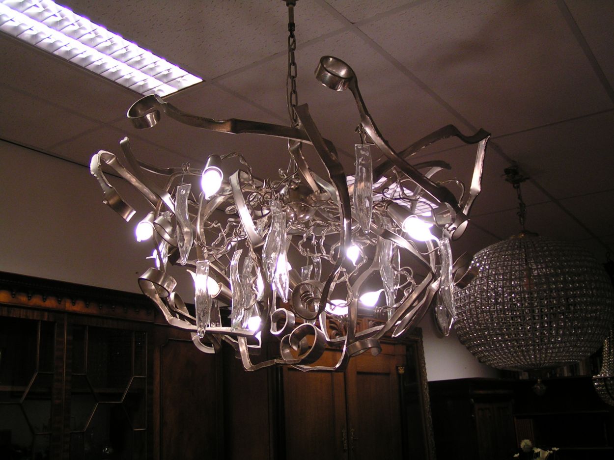 Verkocht artikelnr. 0160111 DELPHINIUM CHANDELIER William Brand, Annet van Egmond 1998 Nieuwstaat.
DELPHINIUM CHANDELIER 80 cm Design William Brand, Annet van Egmond / 1998
Hoogte 55.0 cm Diameter 80 cm
Kleur nikkel
Materiaal staal
Lichtbron max. 12 x 18W-230V E14
Inclusief lichtbron
Kleur: 080-Nikkel
Keywords: DELPHINIUM CHANDELIER William Brand, Annet van Egmond 1998