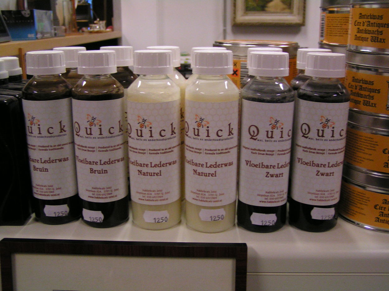 artikelnr. 00292 Vloeibare Leder Was: prijs 12.50 euro
in 3 kleuren, zwart bruin naturel.
Keywords: vloeibare leder was