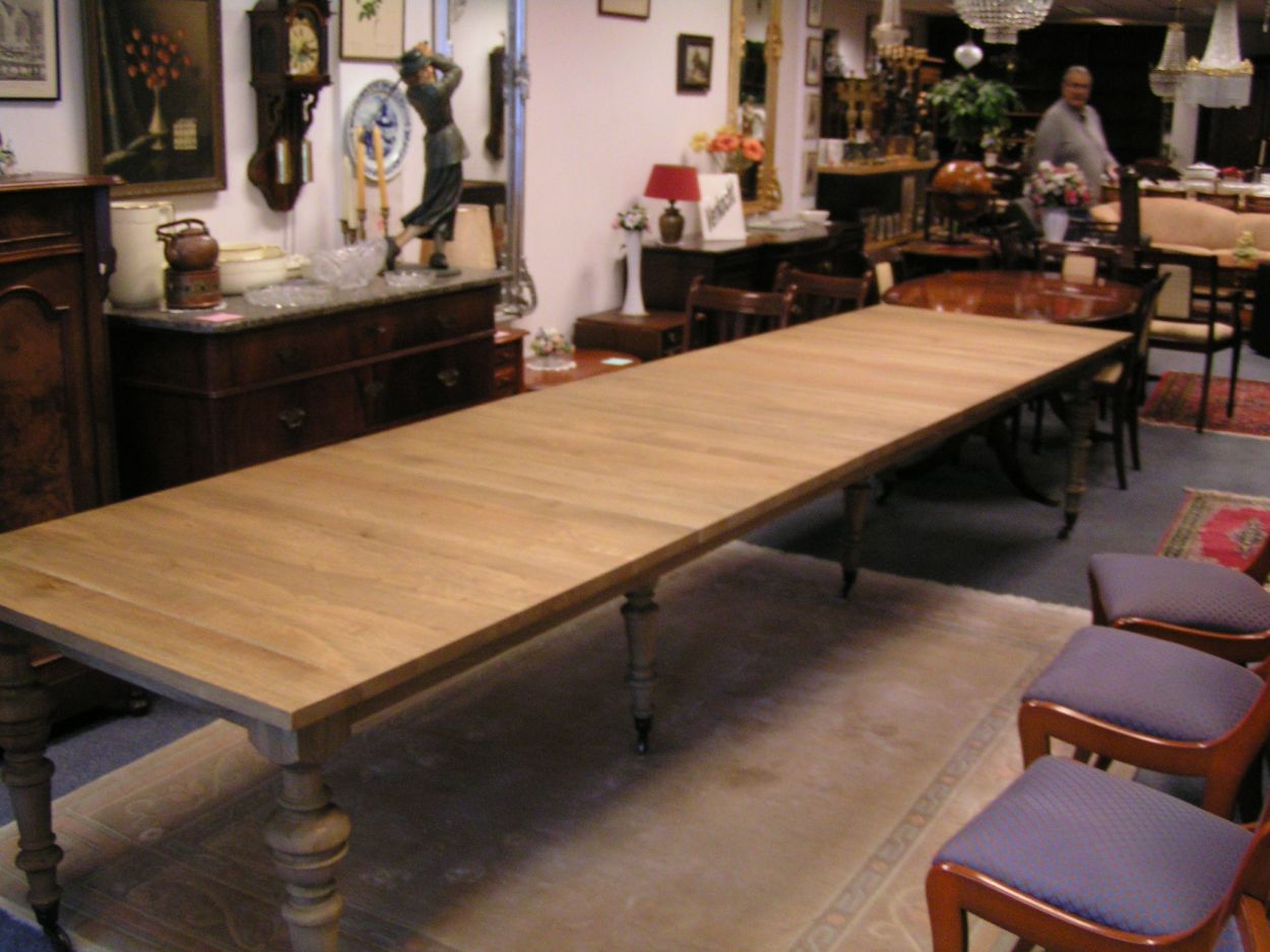 Verkocht artikelnr. 1550 Grote Coulisse Eeetafel Massief Eiken - 4 Meter
Zeer zware uitvoering, massief Eikenhout, uitschuifbaar tot 4 meter lengte, ingeschoven 2.20m, 3 tussenbladen van 60 cm per stuk, komt uit voormalig klooster, op messing wielen, op gedraaide bolpoten.

In nieuwstaat!

Topstuk!
Keywords: Grote Coulisse Eeetafel Massief Eiken - 4 Meter