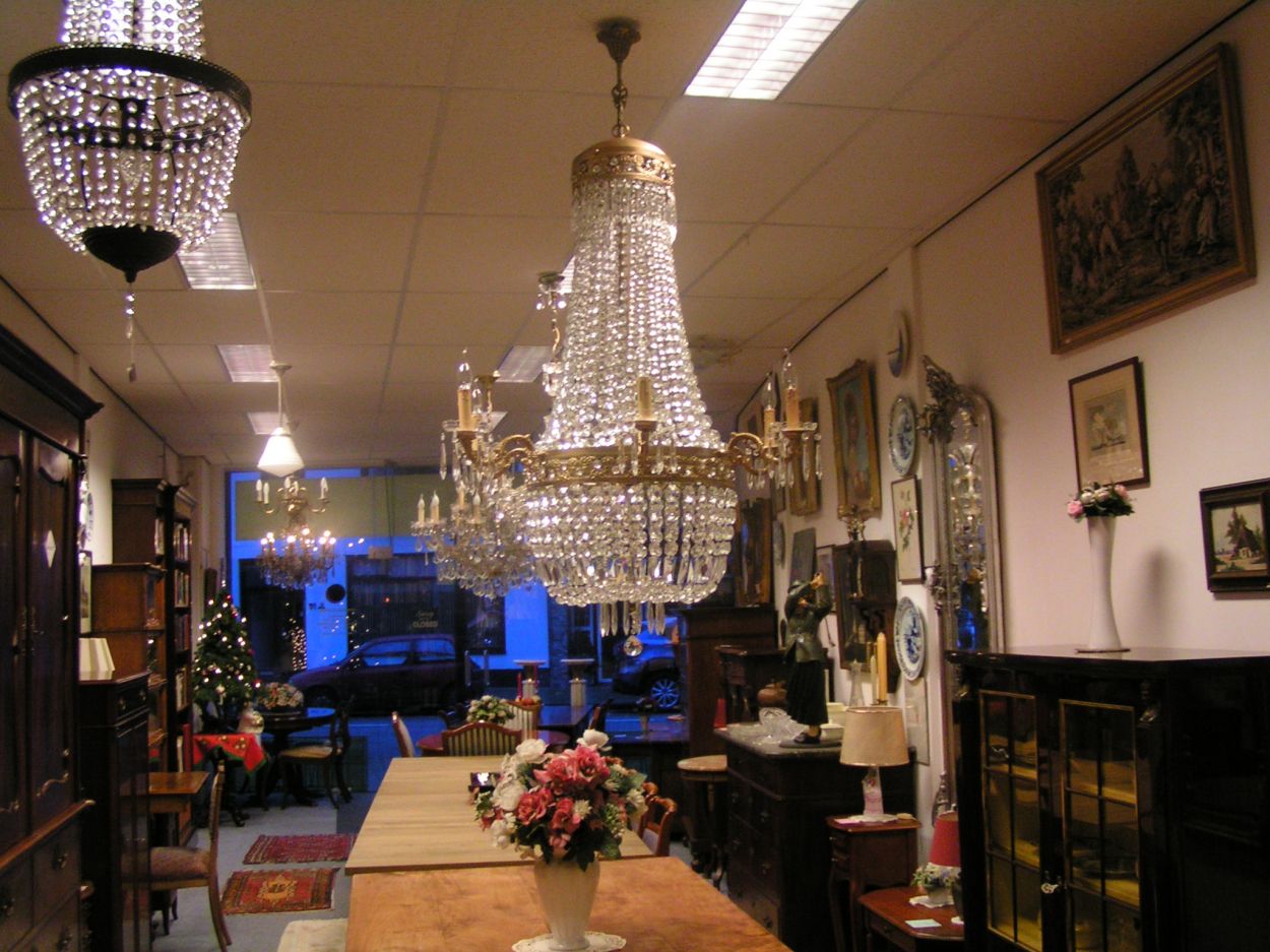 Verkocht artikelnr. 15780c Royale Grote Kristallen Kroonluchter.
1.20m zonder ketting, doorsnede 90cm
In perfecte staat!

6-armige verguld metalen Kroonluchter met vele kristallen pegels
Keywords: Royale Grote Kristallen Kroonluchter