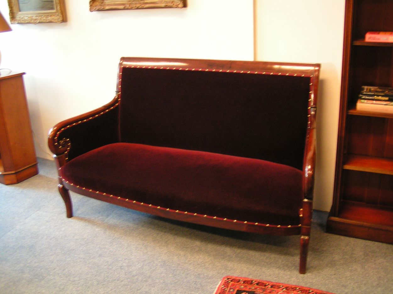 Verkocht artikelnr. 1600447 Antieke Cuba Mahonie 2 Zitsbank ca.1820
Utrechts Velours Bordeaux Rood gestoffeerd in perfecte staat.

H: 92cm x B: 1.53m x D: 60cm

In perfecte conditie. Zeer uniek en zeldzaam exemplaar.

Kleurverschil op foto's door lichtval lamp en camera. In werkelijkheid diep kleurig Bordeaux Rood.
Keywords: Antieke Cuba Mahonie 2 Zitsbank ca.1820