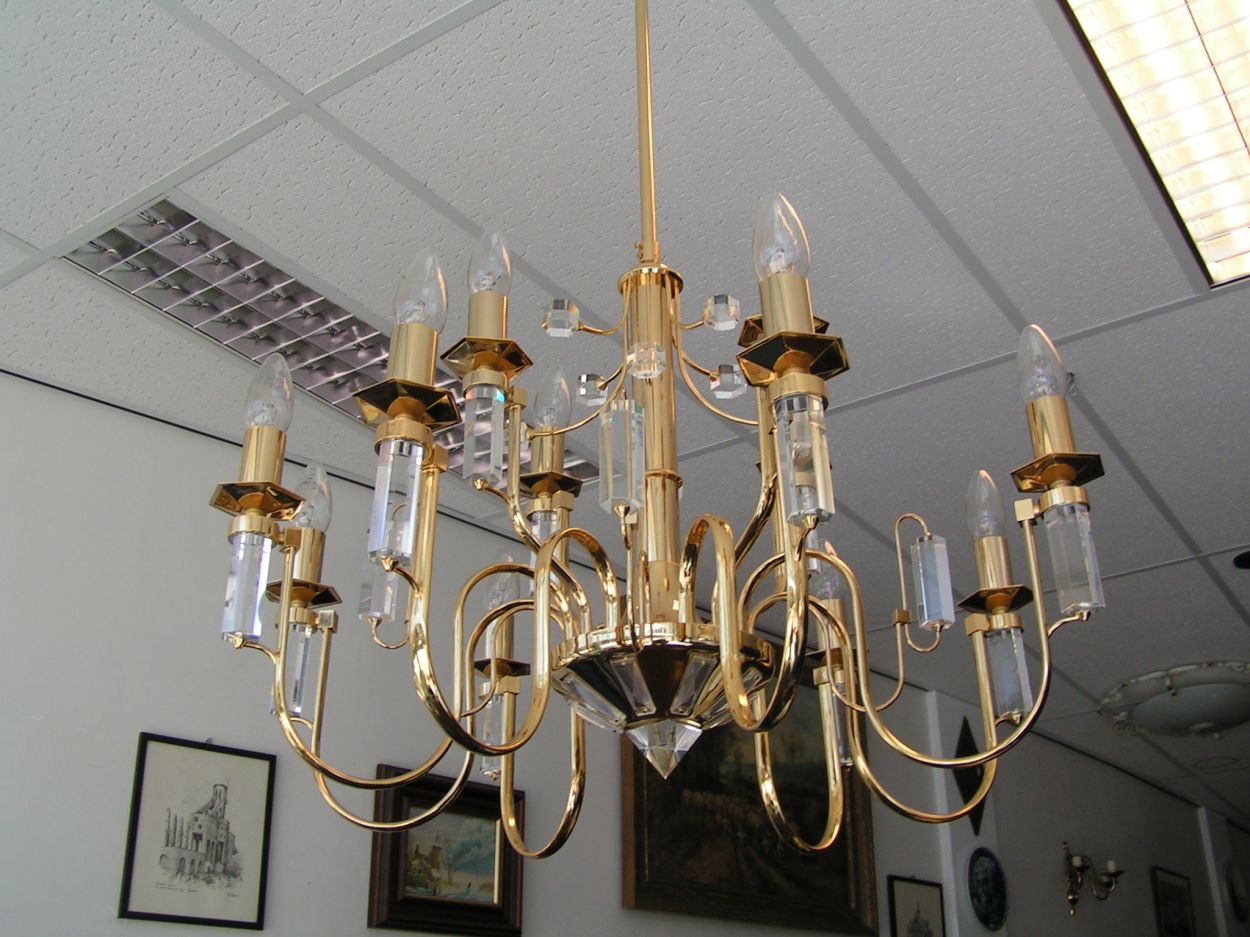 artikelnr. 1600236 Kroonluchter Goud Verguld Lord 8 + 4: prijs €795,- euro
24 karaats goud verguld.

70 breed x hoog: 48cm

Nieuwstaat.

Beeldschone Chandelier in hoogte verstelbaar.
Keywords: Kroonluchter Goud Verguld