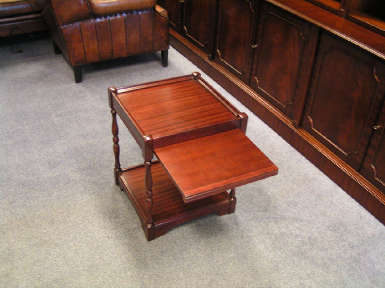 Verkocht. 01600249 Heldense Exclusive Mahonie bijzettafel:
in nieuwstaat.

45 x 45 x 61cm

met uitschuifbaar opdienblad.

Niieuwprijs in 2008: 806 euro
Keywords: Heldense Exclusive Mahonie bijzettafel