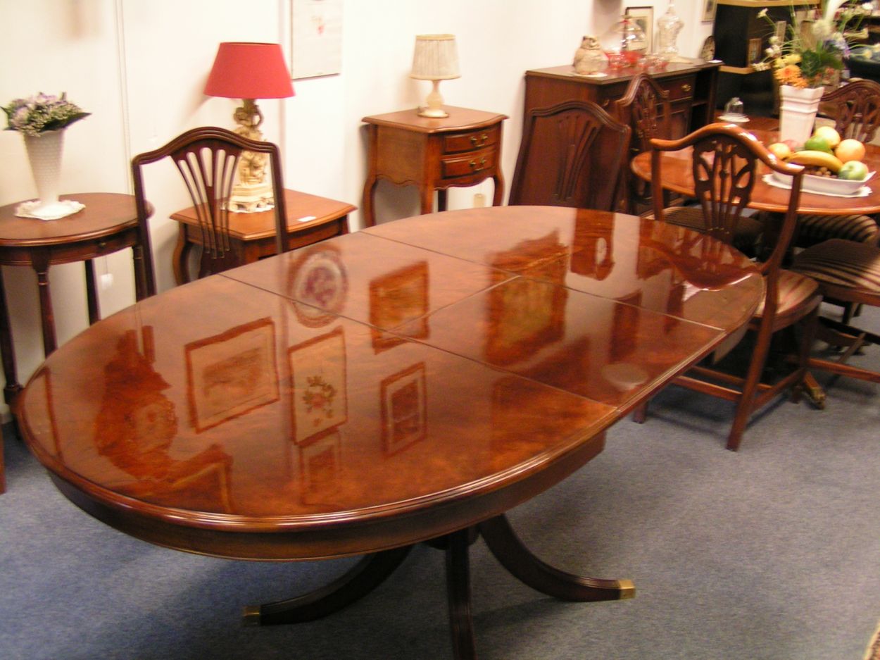 Verkocht artikelnr. 00728b Heldense Exclusive Ovale BloemMahonie Eetkamertafel
in nieuwstaat, zeldzaam exemplaar van de Heldense.

L: 1.35m x B: 95cm - tussenblad 50cm

topstuk
Keywords: Heldense Exclusive Ovale BloemMahonie Eetkamertafel