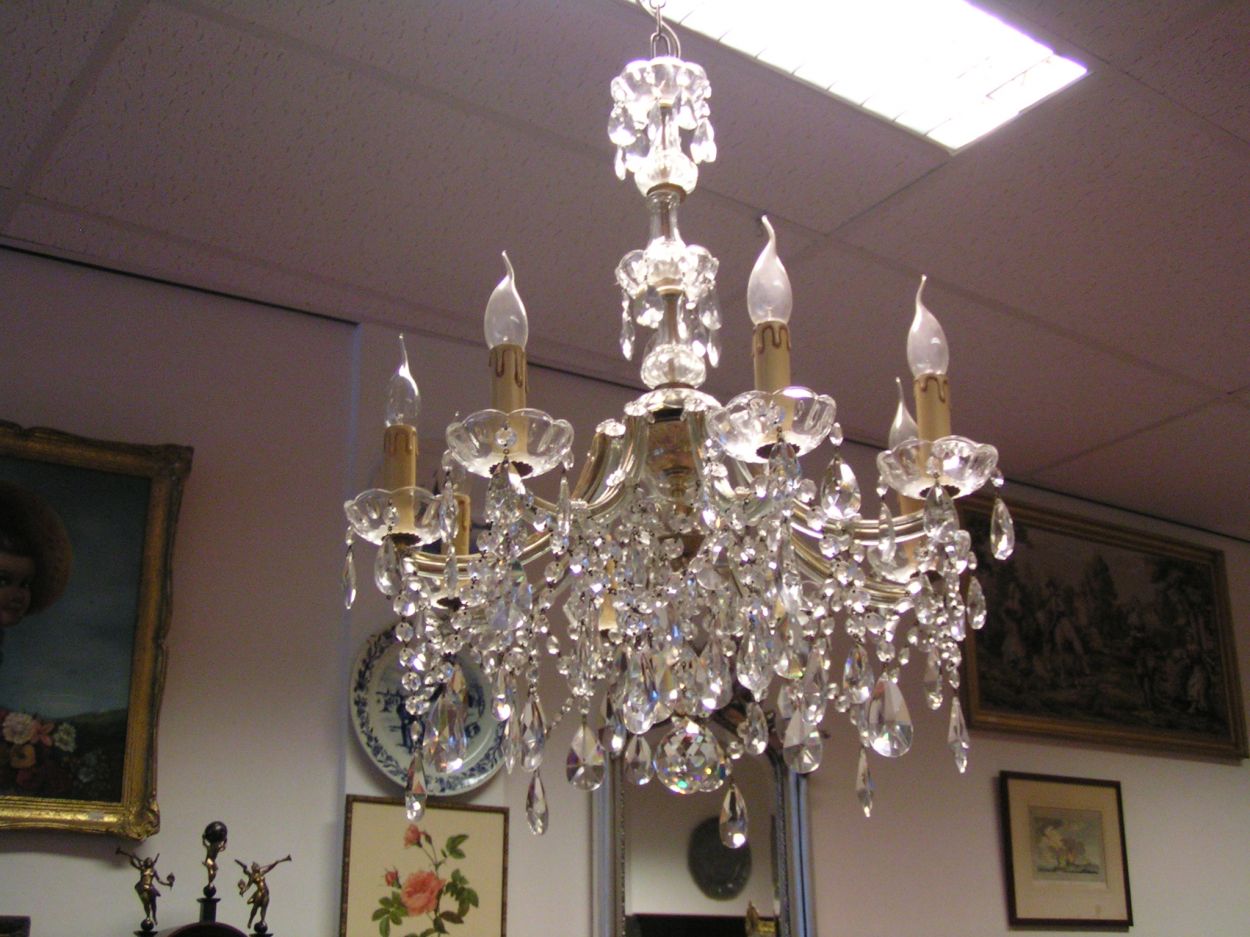 Verkocht artikelnr. 1505 Kroonluchter Kristal 8-lichts
In perfecte conditie.

diameter 60cm x hoogte 1.10m
Keywords: Kroonluchter Kristal 8-lichts