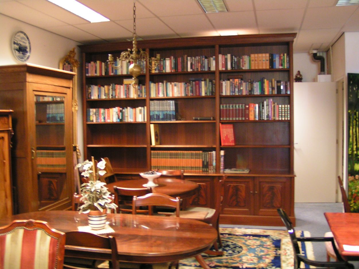 Verkocht. 016000 Grote Massief Mahoniehouten Klassieke Bibliotheek/Boekenkast
H: 2.75m x B: 3.30m x D: 53cm

In nieuwstaat

Topstuk!
Keywords: artikelnr. 016000 Grote Massief Mahoniehouten Klassieke Bibliotheek/Boekenkast: prijs op aanvraag