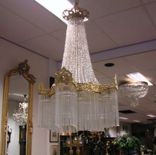 Albert Benier Kristallen Kroonluchter SpecialistDiverse plafonaires, Kroonluchters, Zakkroonluchters te koop in alle soorten en maten, tevens op bestelling mogelijk, ook restauratie!
Tevens montage, bevestigen van alle soorten en maten van Kroonluchters op aanvraag. Vrijwel alles is mogelijk op het gebied van Kristallen Lampen- en Kroonluchters etc.
