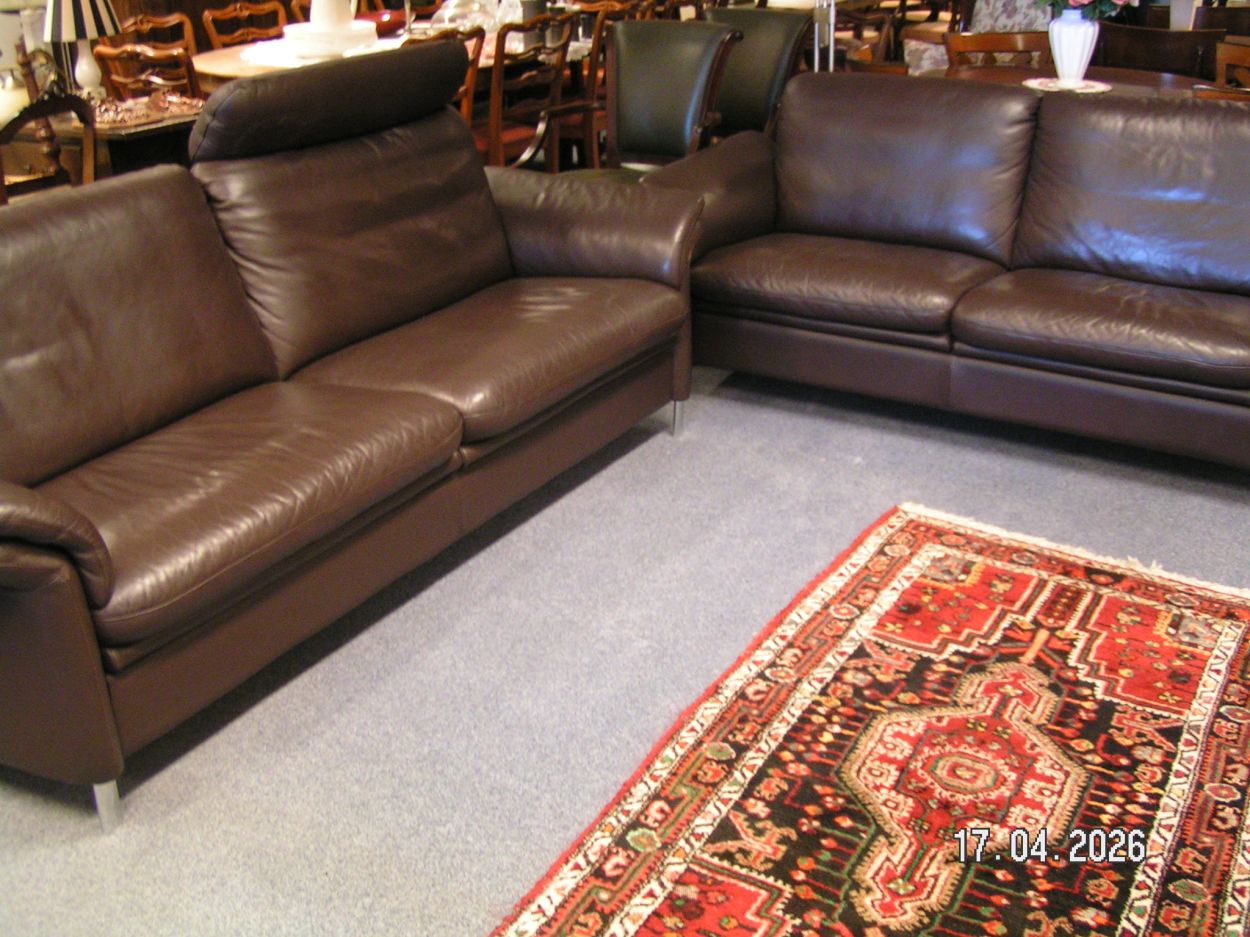 artikelnr. 16020112 Design Rolf Benz 3300 Bank Stel 2en 3 Zits Bruin Leer in Nieuw Staat prijs €1450,- euro.
Afm tweezitsbank is B 1.90 driezitsbank is B 2.25 cm.
