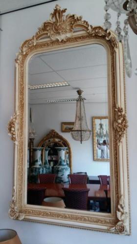 Verkocht artikelnr. 00913b Facet Geslepen Spiegel,
Zeer mooie spiegel in goudkleurige lijst.

afmetingen; Hoogte 1.57 m x 90 breed 
Keywords: Facet Geslepen Spiegel