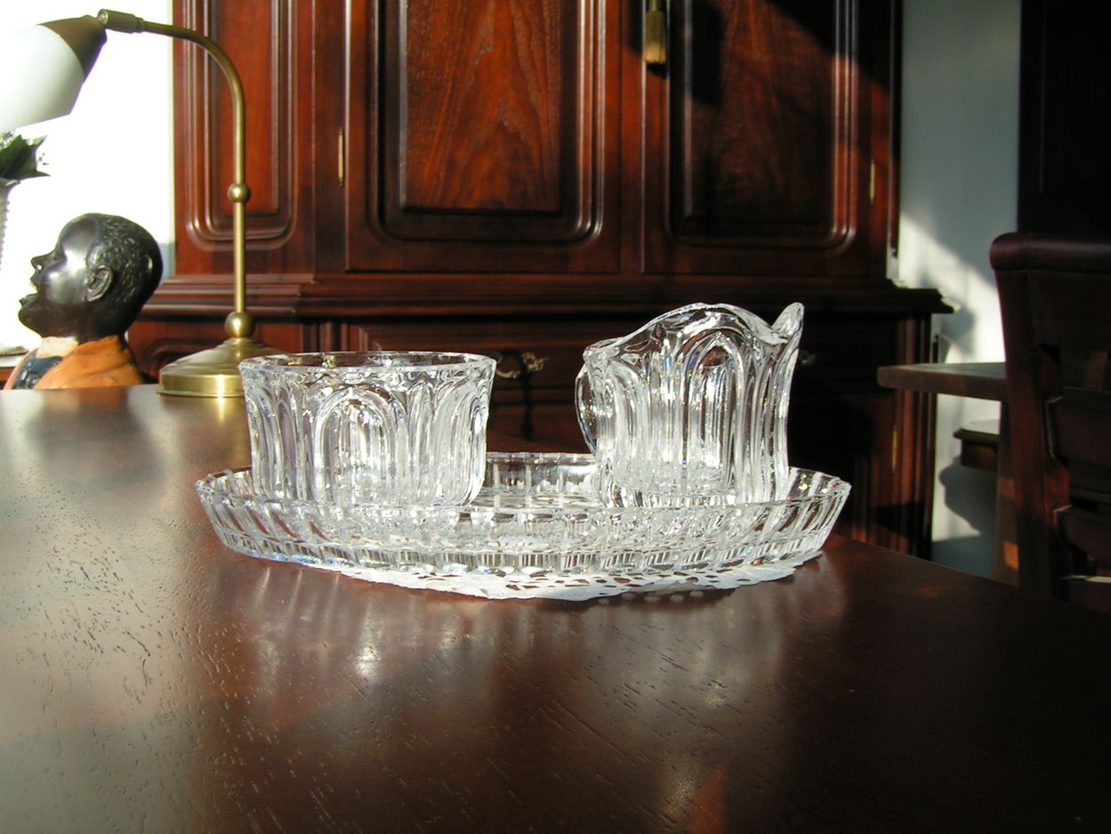 artikelnr. 00385 Kristallen servies: prijs 37.50 euro
afmetingen schaaltje: 23cm x 13cm,

met 2 kristallen kopjes

Puntgaaf
Keywords: 00385 Kristallen servies