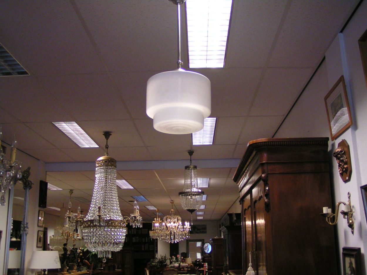  Witte glazen hanglampen W.H. GISPEN jaren '20 prijs 159,-
diverse uitvoeringen en verschillende soorten, modellen en maten.


Keywords: Witte glazen hanglampen W.H. GISPEN jaren &#039;20