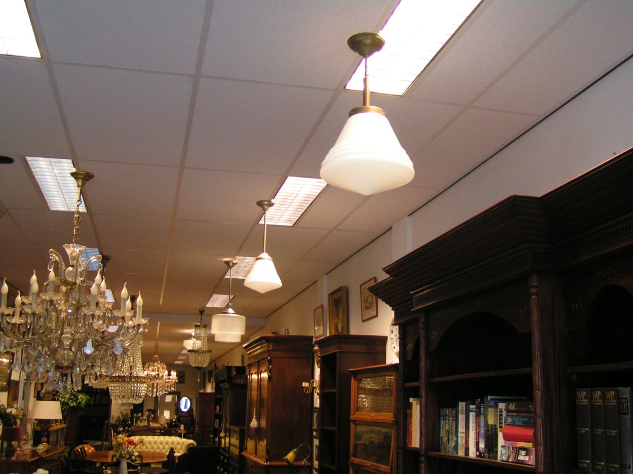 0160070 Witte glazen hanglampen W.H. GISPEN jaren '20  zie omschrijving prijs 159,-
diverse uitvoeringen en verschillende soorten, modellen en maten.


Keywords: Witte glazen hanglampen W.H. GISPEN jaren &#039;20