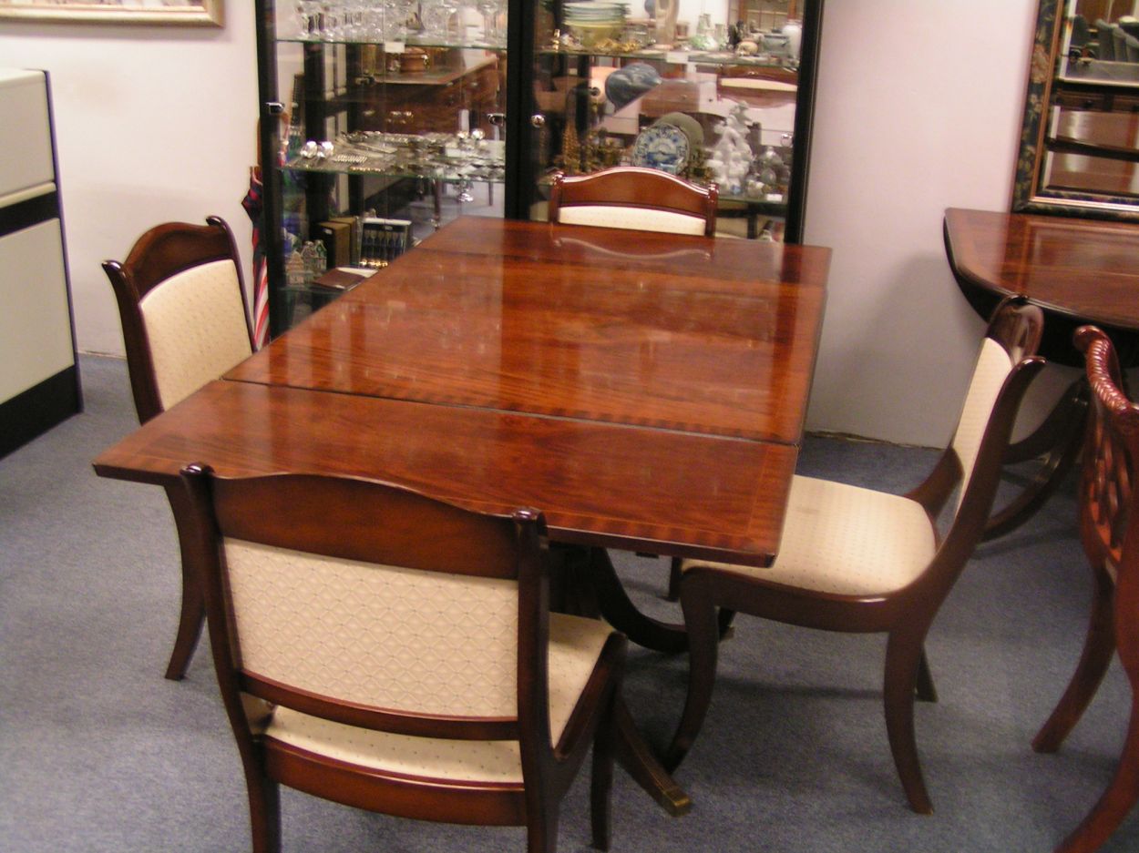 artikelnr. 00712b Heldense Eetkamertafel, divers tafels op voorraad in divers maten en soorten.
90 x 90cm , uitgeschoven 2 x 35cm ; totale lengte 1.60m, topstuk van de Heldense, in topconditie.

met 4 bijpassende Heldense stoelen diverse soorten Heldense stoelen setjes aanwezig in ons assortiment.


Keywords: artikelnr. 00712 Heldense Eetkamertafel